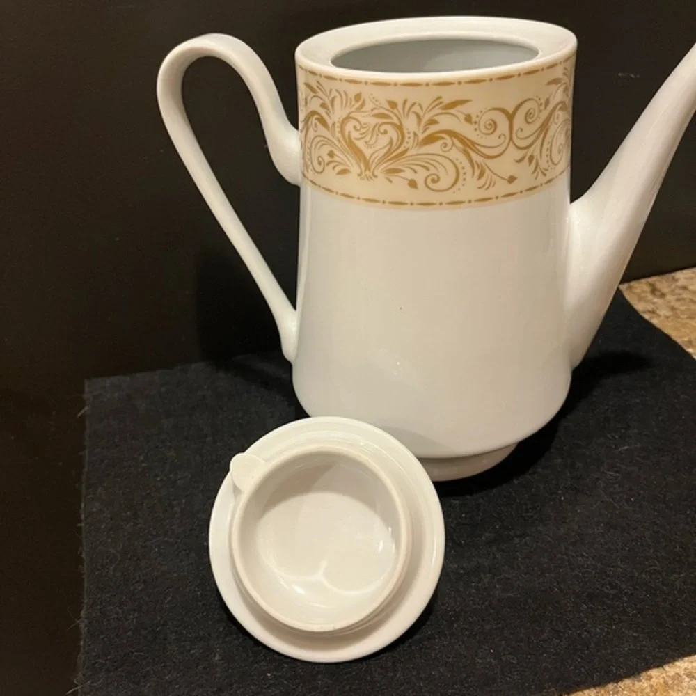 Chris Madden Elegant Gold Swirl White and Gold Teapot 5 Cup